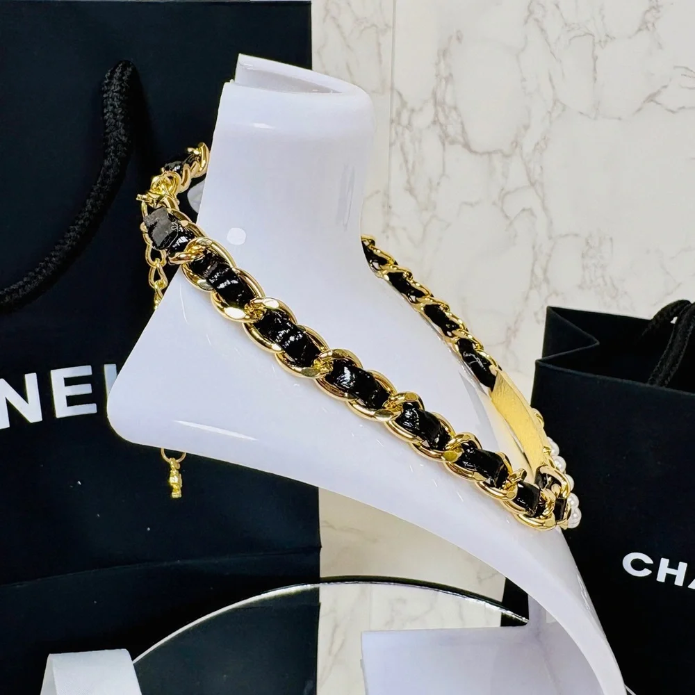 A-1DC-33: NECKLACE: Blk Pleather & Golden Braided Rope w/Faux Pearl Charm, NWOT